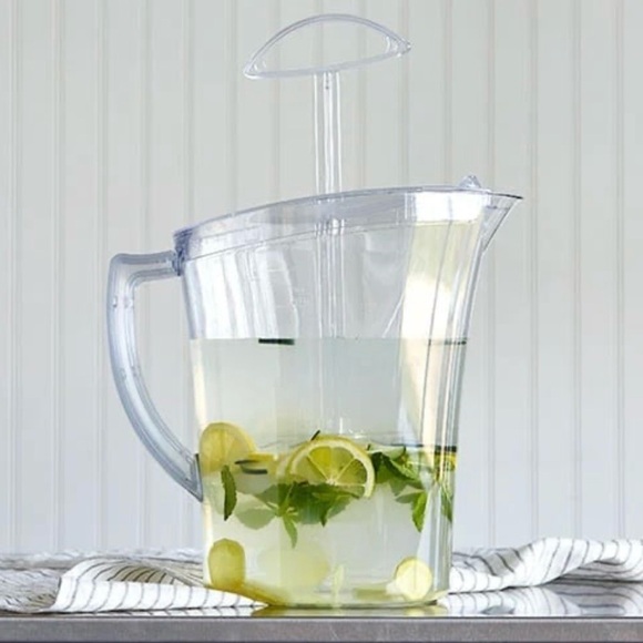 Pampered Chef Transparent Beverage Pitcher with Lid - Picture 8 of 10